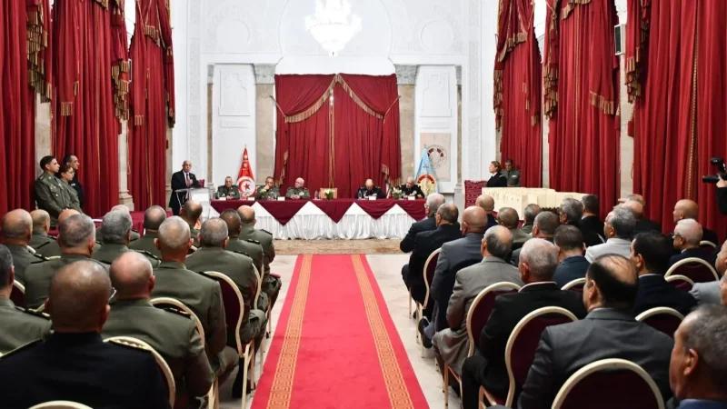 وزير الدفاع يُكرّم عسكريين ومدنيين مُحالين على شرف المهنة