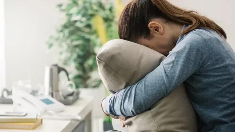 لا ينهك العقل فقط.. الاكتئاب يُؤثّر على العظام ويزيد من خطر هشاشتها