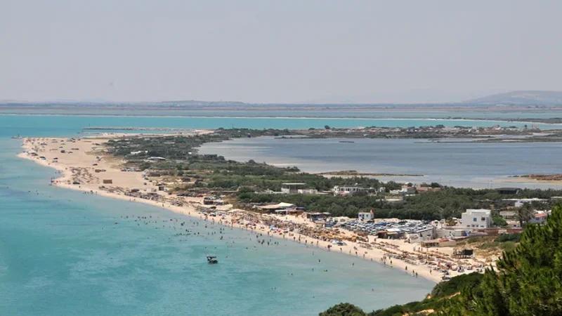 والي بنزرت يعاين آثار التقلبات المناخية على السواحل ببحيرة غار الملح