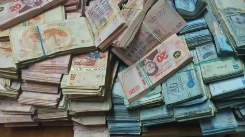 المهدية: حجز مليون دينار والاحتفاظ بثلاثة أشخاص من بينهم زوجان