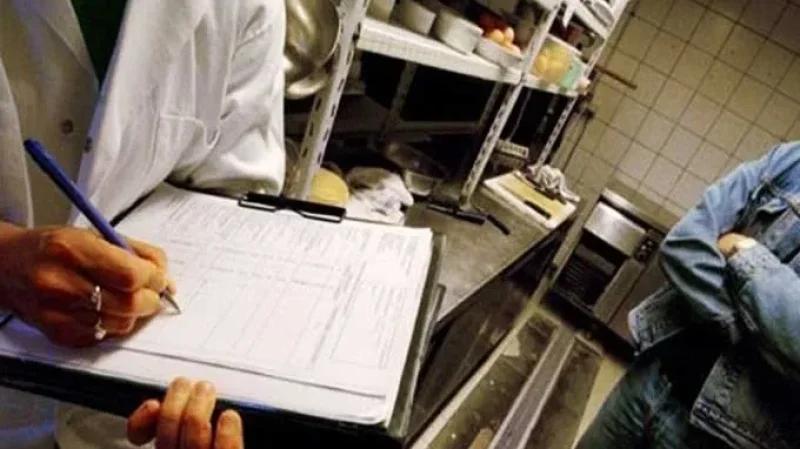 فرق المراقبة الصحية بنابل: حجز وإتلاف 6.6 أطنان من المواد الغذائية