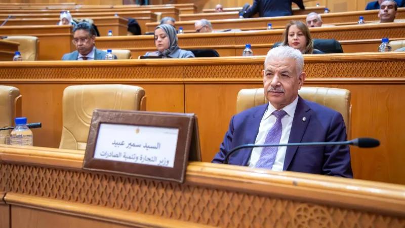 وزير التجارة يُعلن تكثيف الجهود لمكافحة السوق الموازية