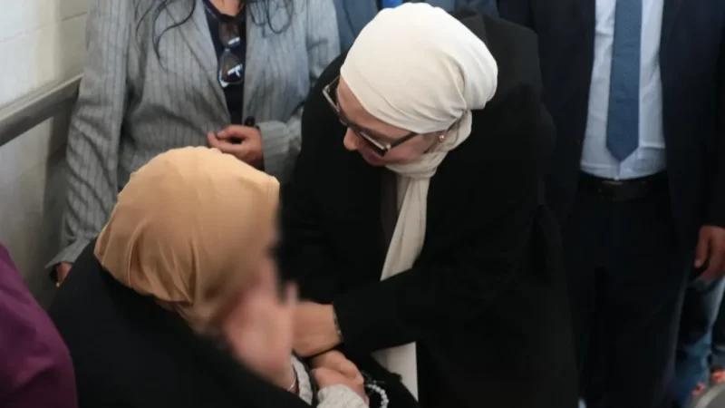 وزيرة المرأة تزور عددا من المسنين المستفيدين من برنامج الإيداع العائلي