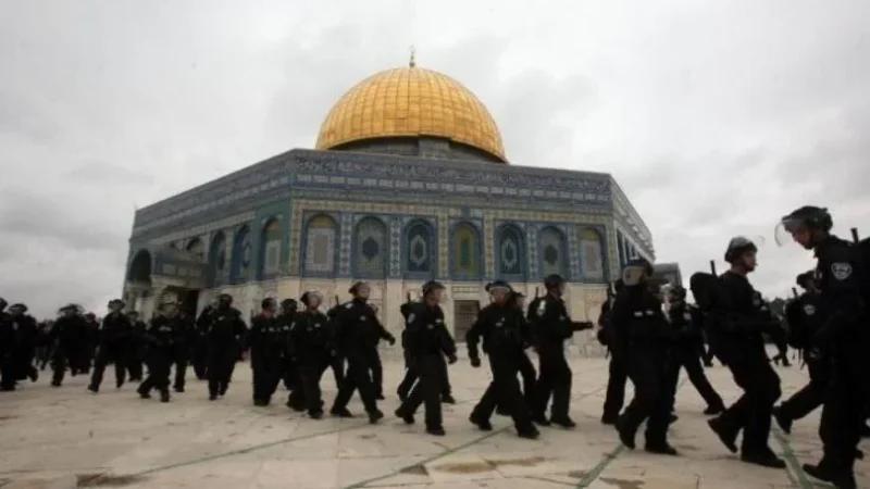 الاحتلال يمنع إدخال وجبات الإفطار للصائمين في باحات الأقصى