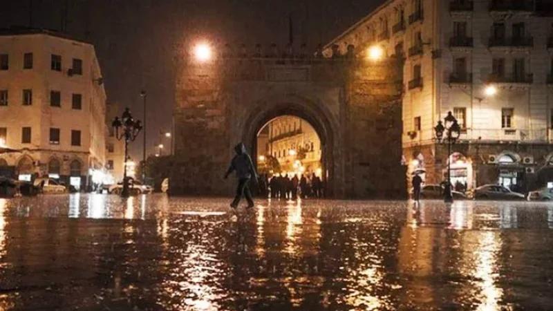 أمطار متفرقة الليلة مع رياح قوية