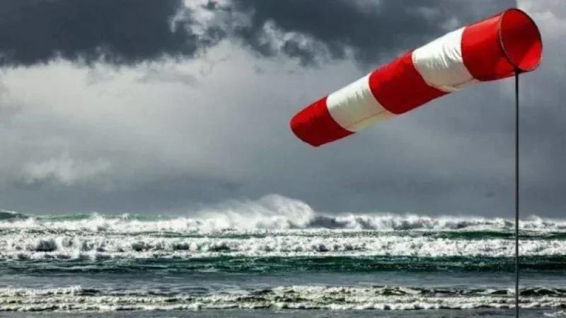 ريح شمالية غربية قوية بالشمال والوسط الجمعة