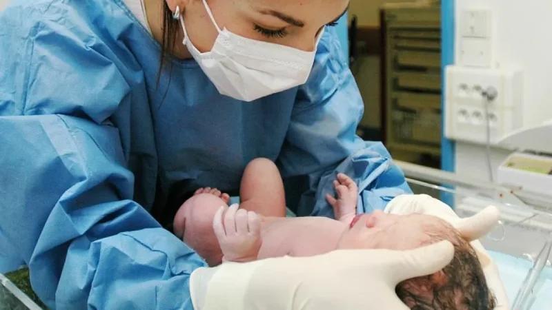 كنفدرالية القابلات تدعو إلى تصحيح مسمى المهنة في الشهادات العلمية