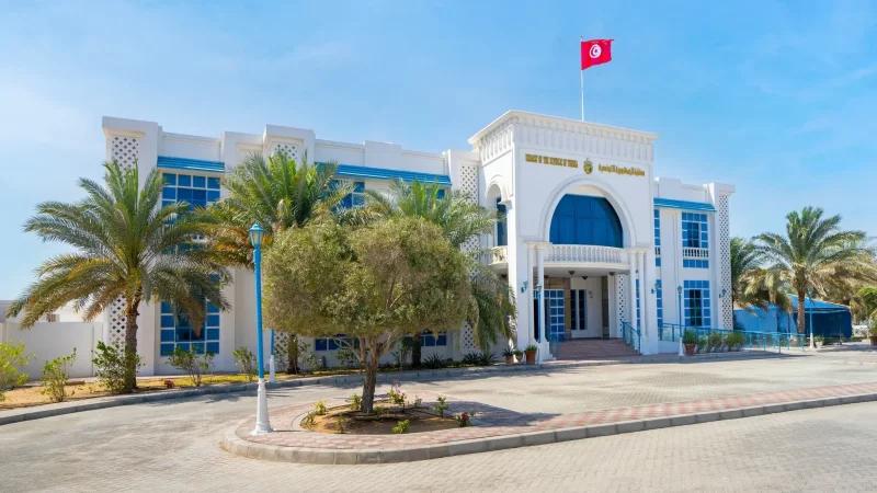 سفارة تونس في أبو ظبي تدعو أفراد الجالية إلى توخي الحذر