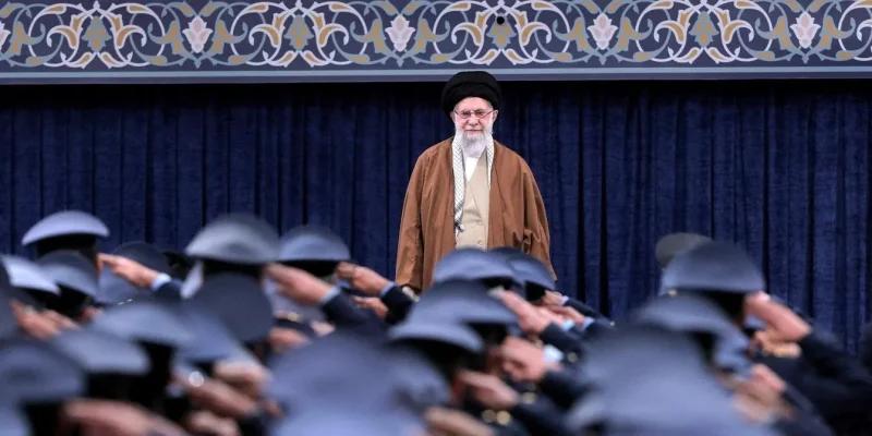 Mort de Khamenei : un triumvirat pour assurer la transition