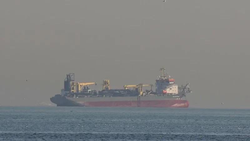 مئات الناقلات والسفن تتوقّف في الخليج مع تصاعد الحرب