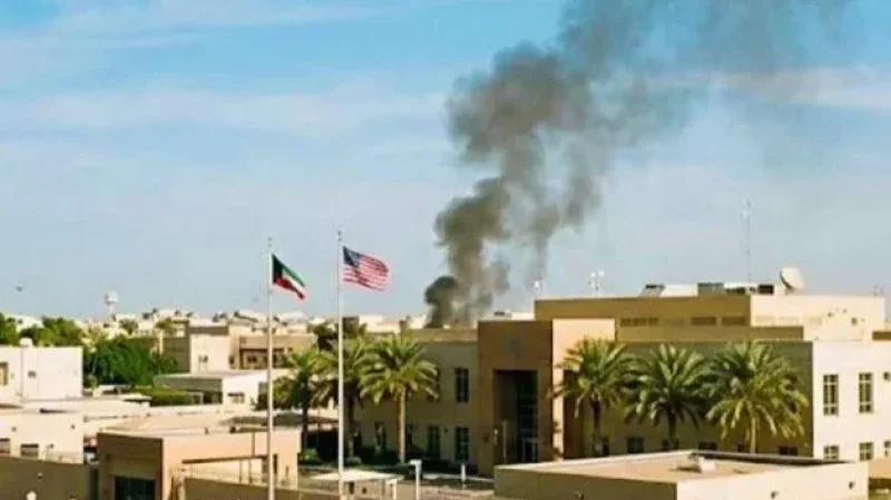 تصاعد الدخان من مقر السفارة الأمريكية في الكويت