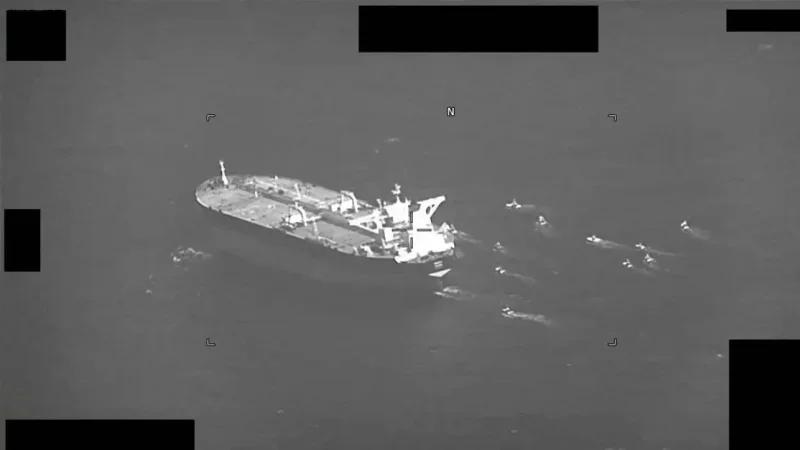 الحرس الثوري: احتراق ناقلة وقود في مضيق هرمز بعد استهدافها بمسيّرتين