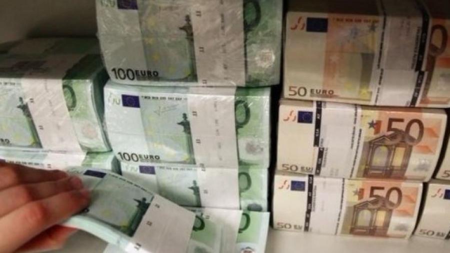 شبهات عدم تحويل مداخيل التصدير وتهريب عملة أجنبية تلاحق رجل أعمال