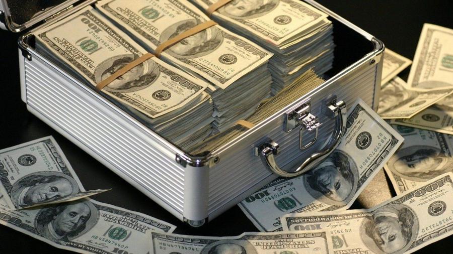 أكثر من 130 نائبًا أوروبيًا يطالبون بفرض ضريبة على ''الأكثر ثراءً''