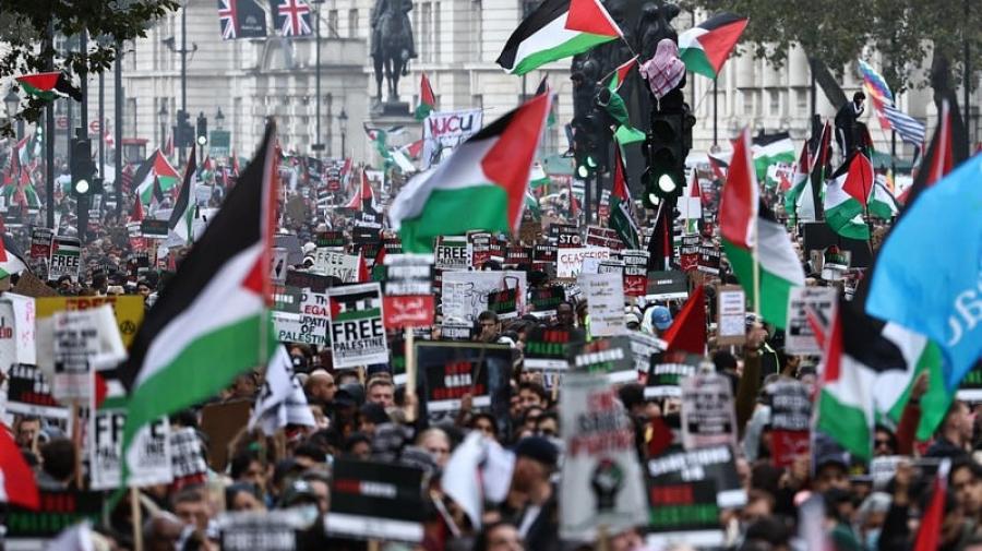 'الحرية لفلسطين'.. 100 ألف متظاهر في لندن ضدّ العدوان الصهيوني على غزة