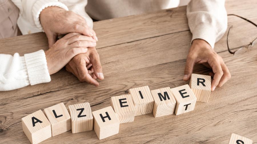 Alzheimer: l'autorisation d'un 2e traitement novateur approche aux USA