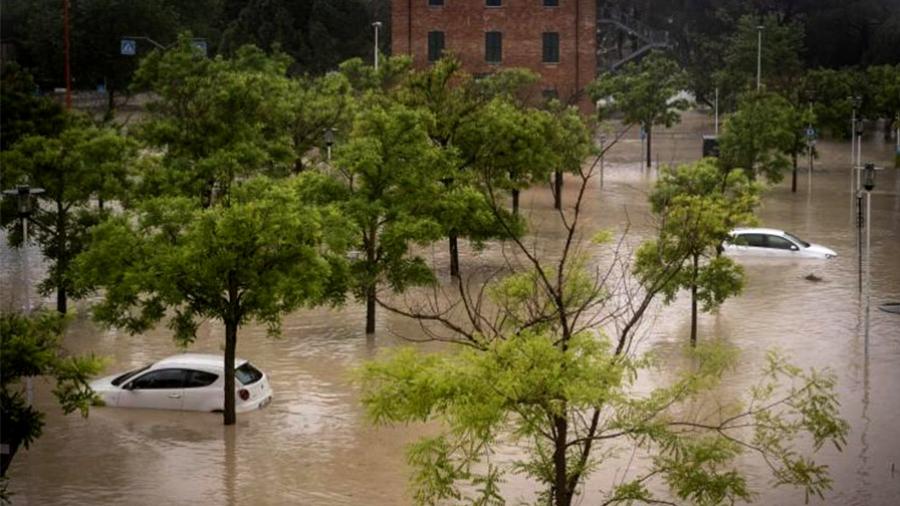 Inondations en Italie: Deux morts et des milliers d'évacués 