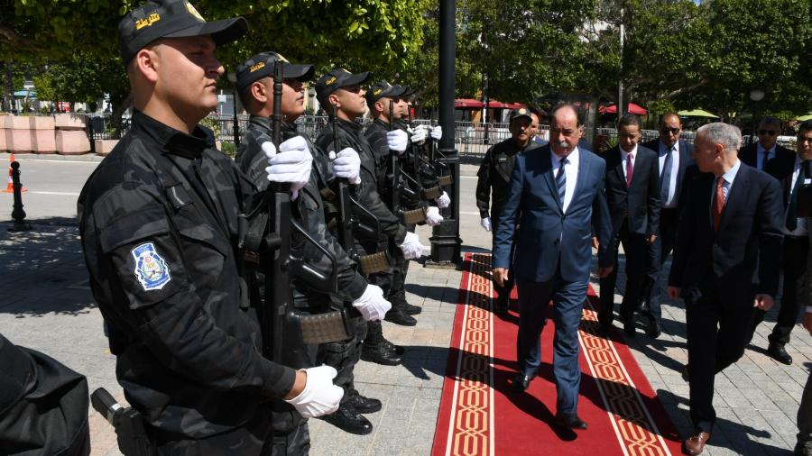 Feki inspecte les unités sécuritaires à l'avenue Habib Bourguiba