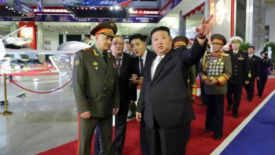 Kim Jong Un dévoile ses nouveaux drones et missiles