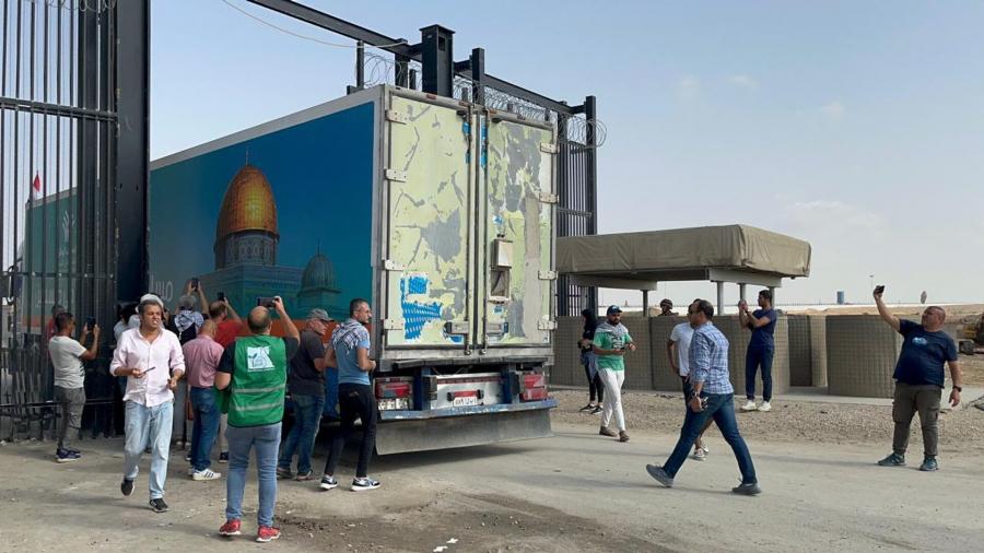 57 camions entrent à Gaza avec des aides 