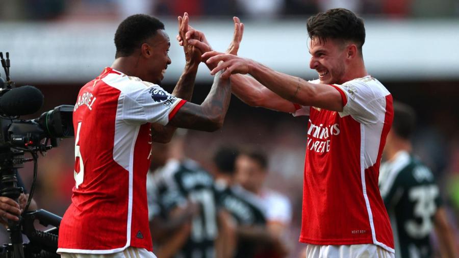 Premier League: Arsenal bat Manchester United