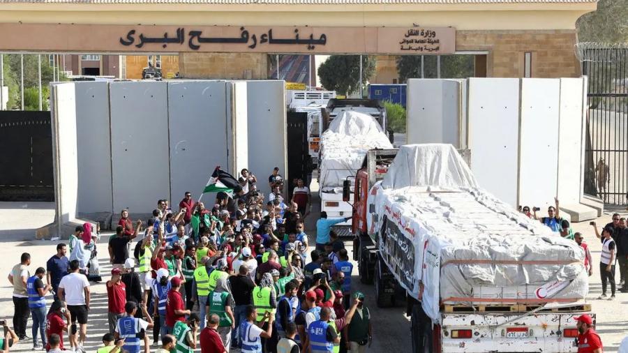 17 camions transportant du carburant entrent dans la Bande de Gaza