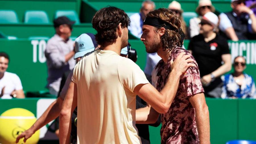 Monte-Carlo: Tsitsipas, double tenant du titre, éliminé