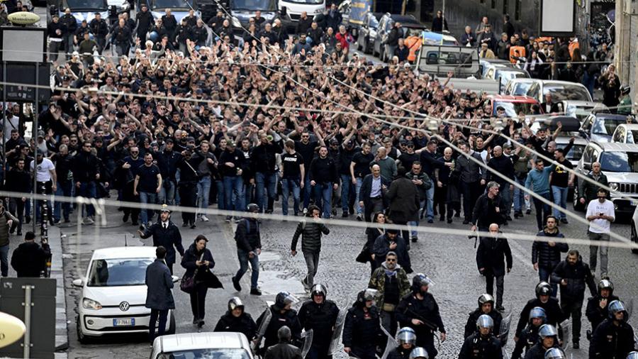 Des violences à quelques heures de Naples – Eintracht Francfort