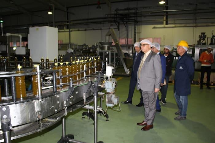 Tunisia-Minister of Agriculture visits olive oil packaging unit offered at 15 dinars