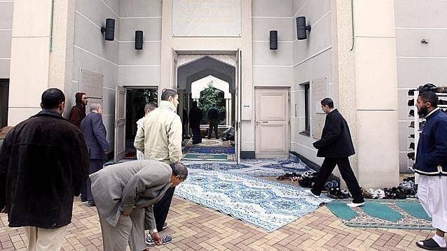 France: In middle of Ramadan, fight between worshipers in front of a mosque, 3 injured with knives