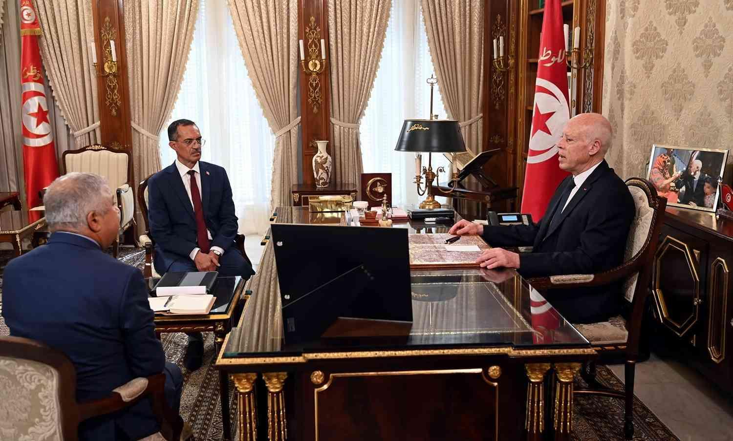 Urgency of  water and agricultural situation in Tunisia: Meeting at  Carthage Palace