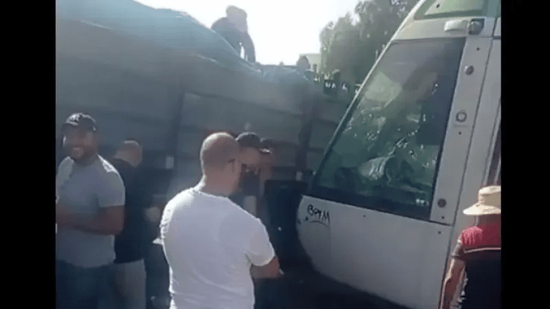 Bab Saadoun: Metro hits heavy goods vehicle, car derails