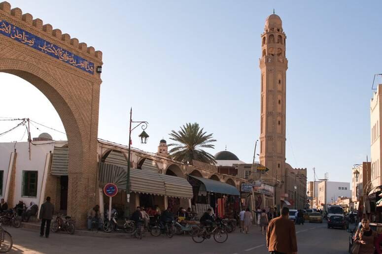 توزر: افتتاح السنة الجامعية الجديدة بالمعهد العالي للدراسات التكنولوجية بزيادة في عدد الطلبة