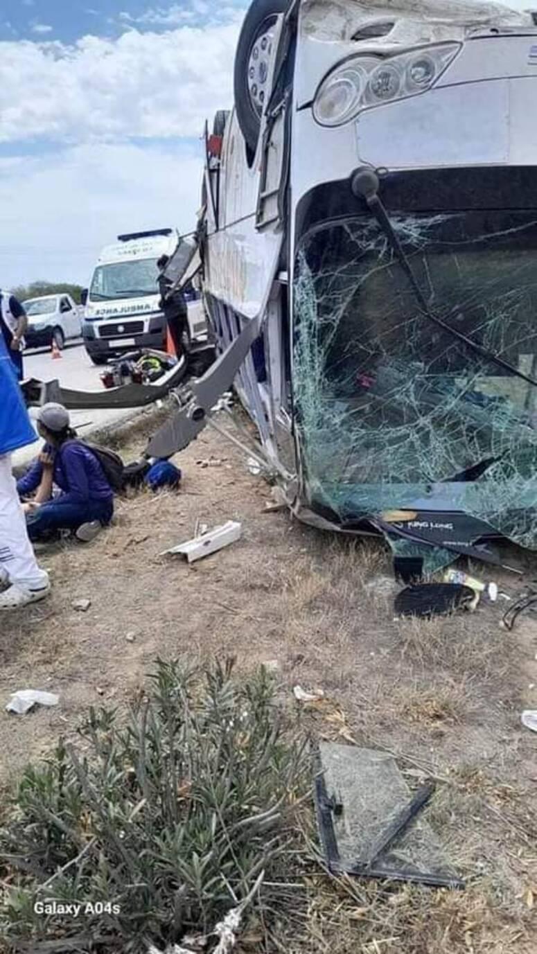 اصابة 11 شخصا في انقلاب حافلة تقل وسطيات الجمعية النسائية بالشابة باتجاه الحمامات