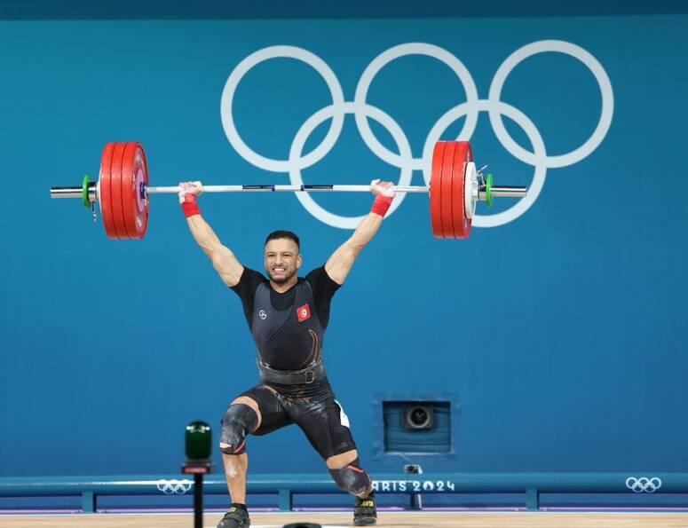 الالعاب الاولمبية باريس 2024: كارم بن هنية ومروى بوزياني يحملان العلم التونسي في حفل الاختتام