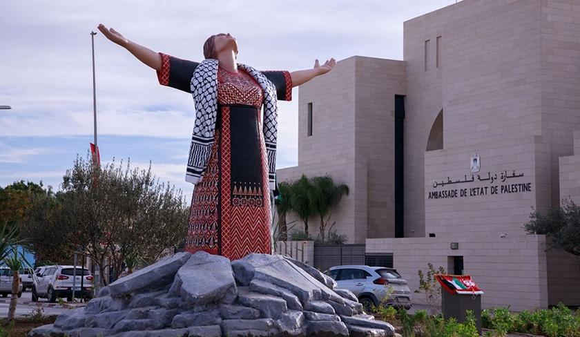 Une statue représentant la lutte des Palestiniens érigée devant l'ambassade du pays en Tunisie