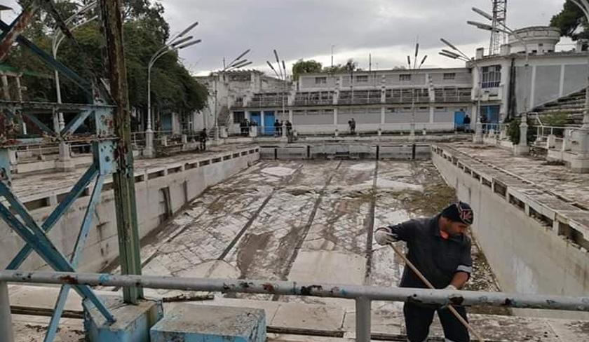 Visite inopinée du chef de l'État à la piscine municipale du Belvédère