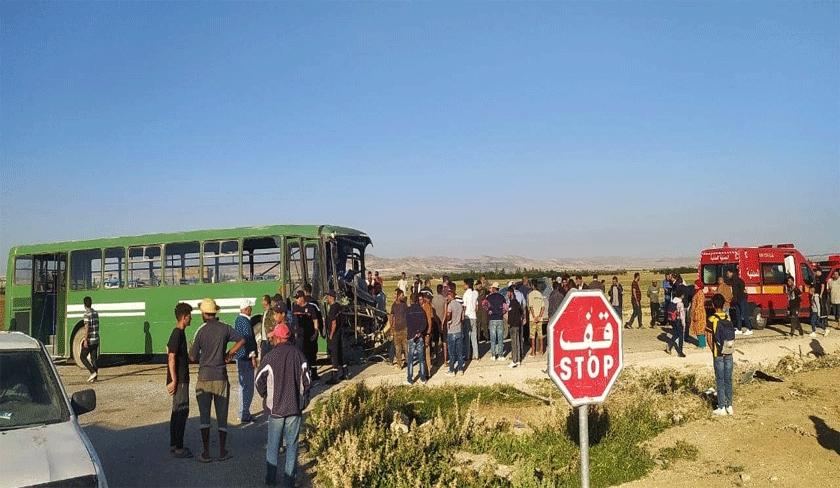 Le Kef : un poids lourd percute un bus de transport scolaire