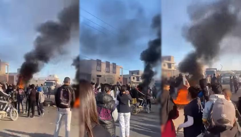 Sousse : des manifestants bloquent la route à Dar Belouaer