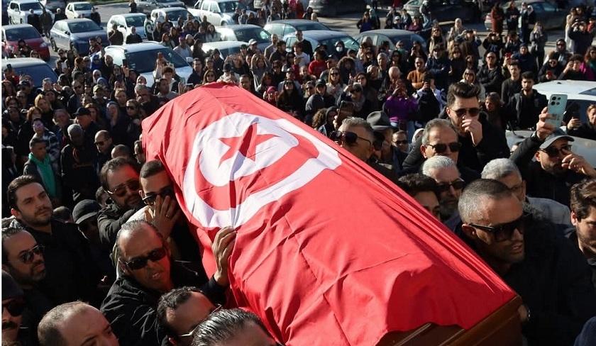 En photos : les Tunisiens accompagnent Fethi Haddaoui à sa dernière demeure