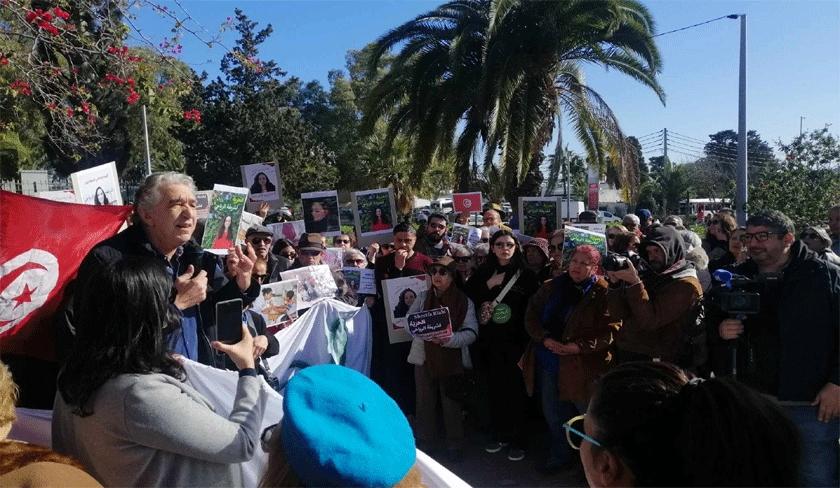 Rassemblement à la Marsa en soutien à Sherifa Riahi et aux défenseurs des droits des migrants