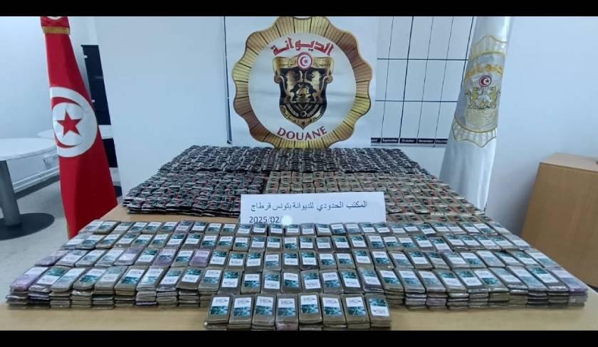 Découverte de cent kilogrammes de cannabis à l'aéroport de Tunis-Carthage : un suspect interpellé