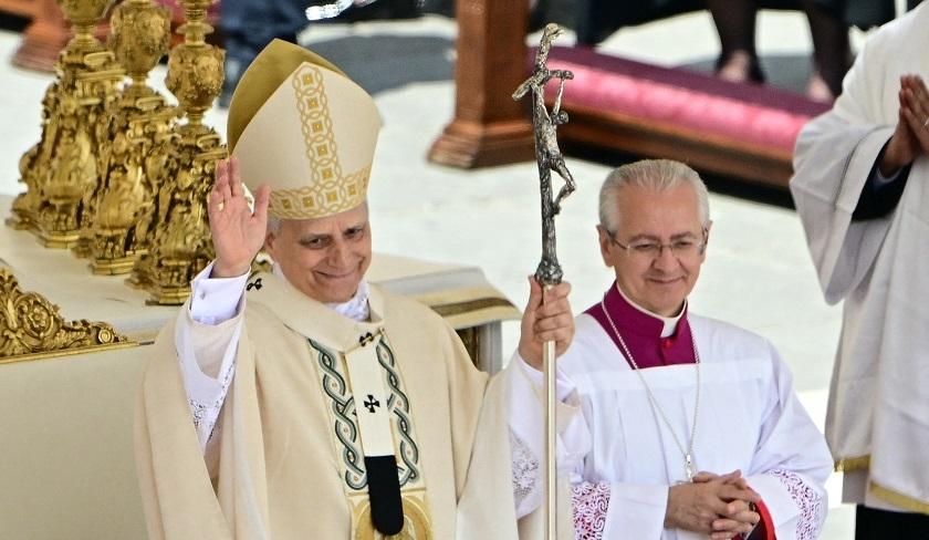Sous les yeux du monde, Léon XIV inaugure un pontificat engagé