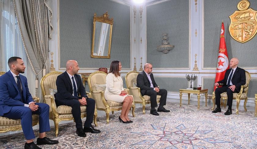 Kaïs Saïed salue les Tunisiens de Suisse pour leur don de 200 bus