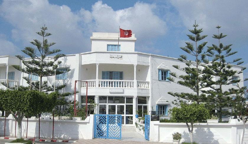 Les Tunisiens divisés après la dissolution des conseils municipaux