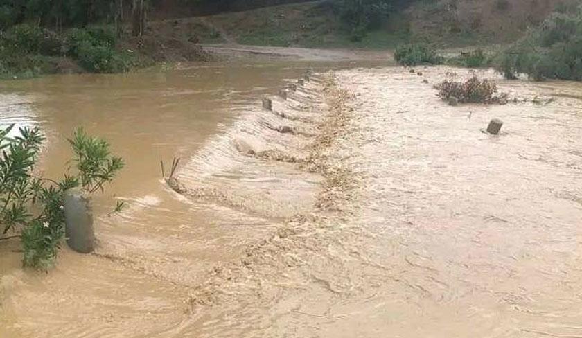 Inondations au Kef : la protection civile aide les élèves du bac à rejoindre les centres d'examen