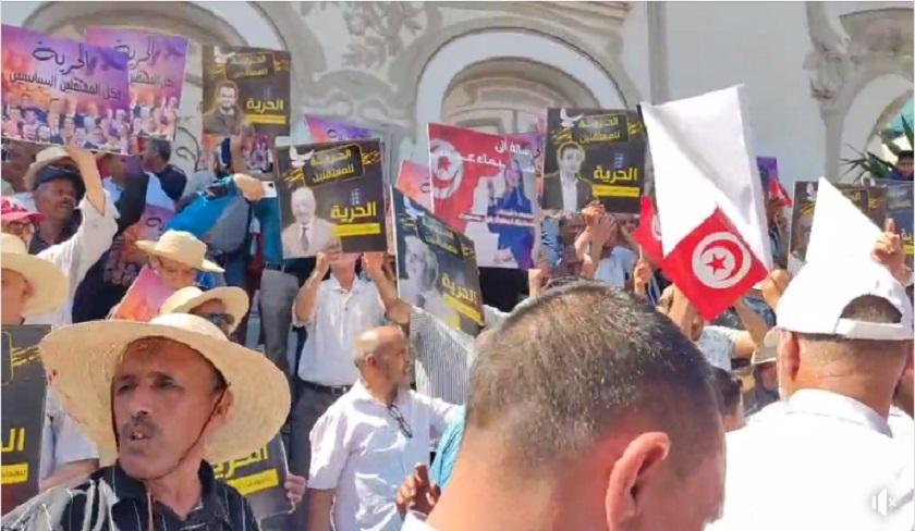 Manifestation du Front de Salut pour la libération des détenus politiques