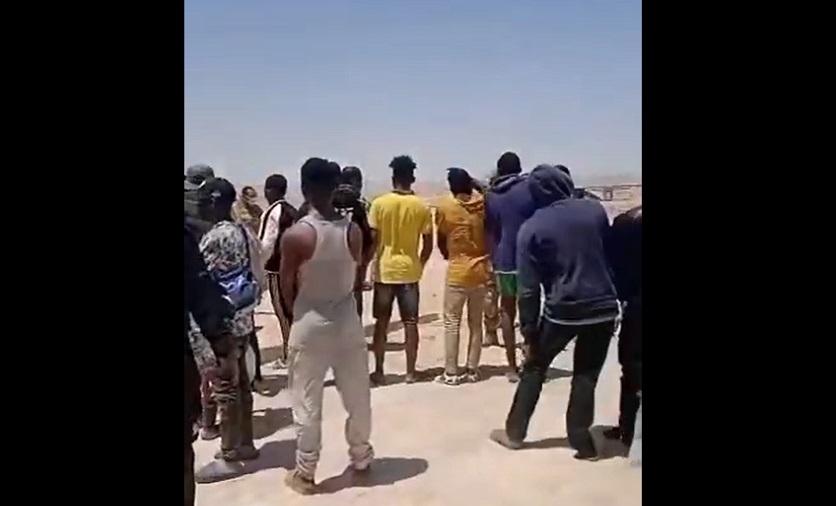 En vidéo : des migrants lâchés en plein désert à la frontière libyenne