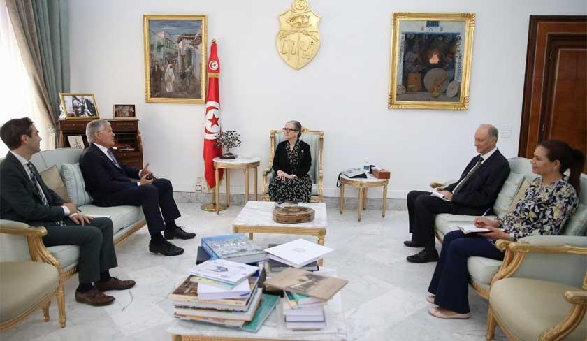 Najla Bouden reçoit André Parant en fin de mission en Tunisie