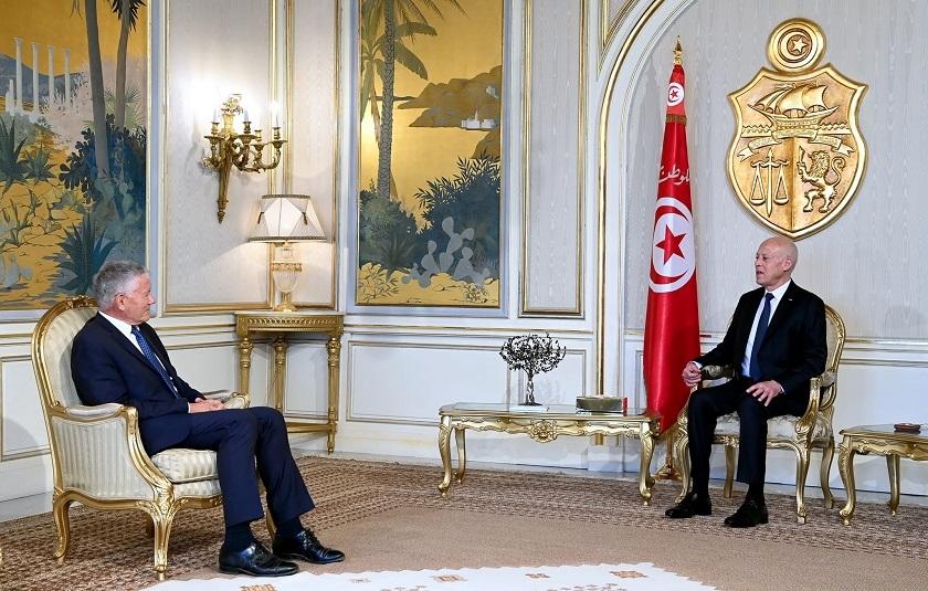 Kaïs Saïed reçoit André Parant à l'occasion de la fin de sa mission en Tunisie